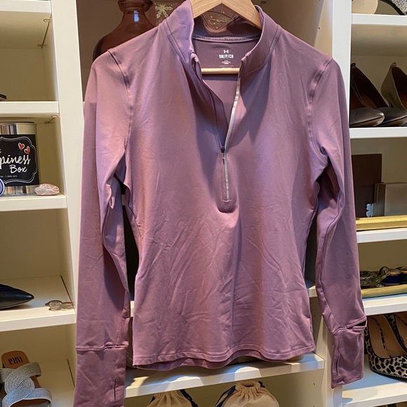 RUNDER ARMOUR Tops - RUNDER Armour Mauve Fitted Top.  Size SP. LIKE NEW!